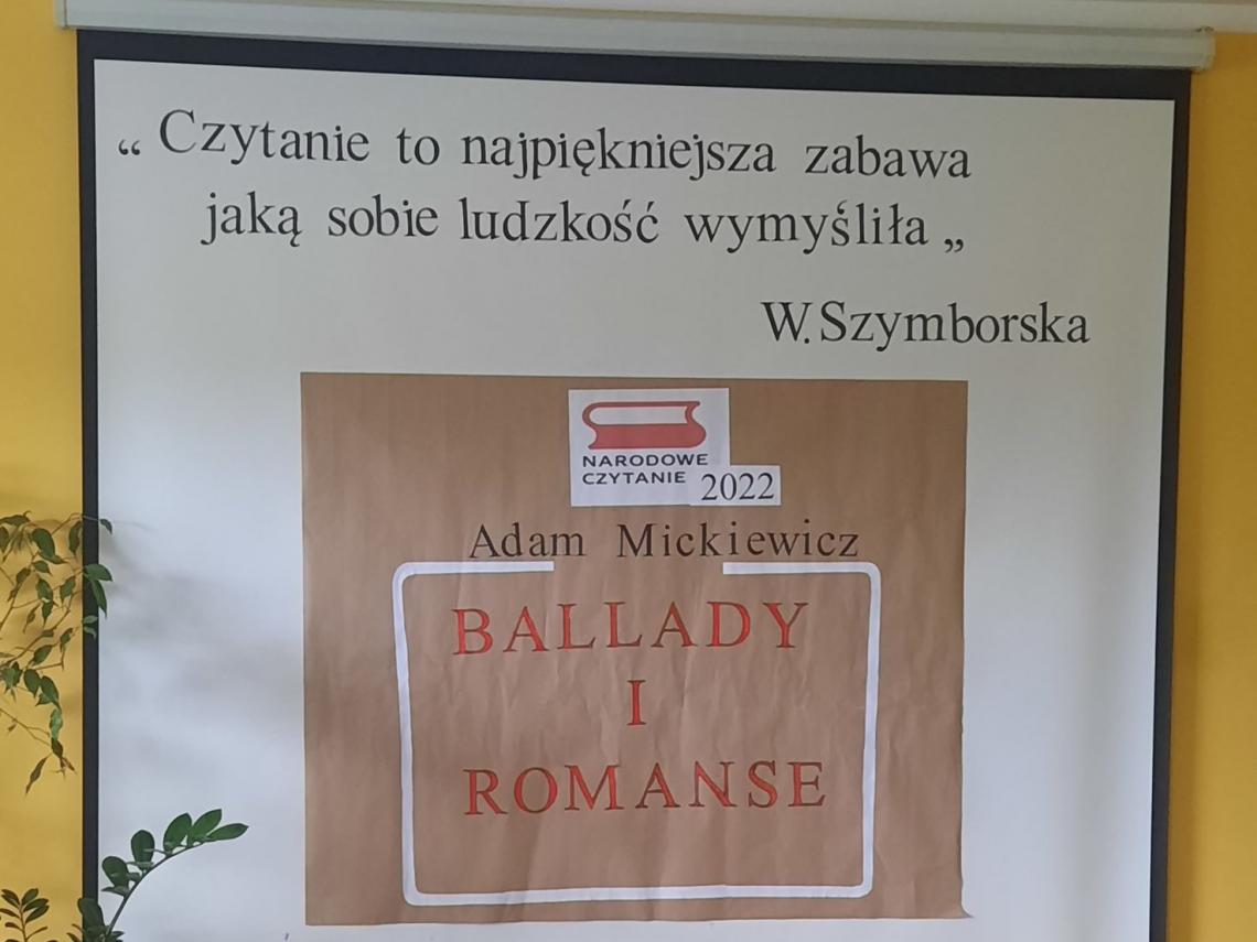 Dekoracja podczas akcji Narodowe czytanie w bibliotece w Stanominie