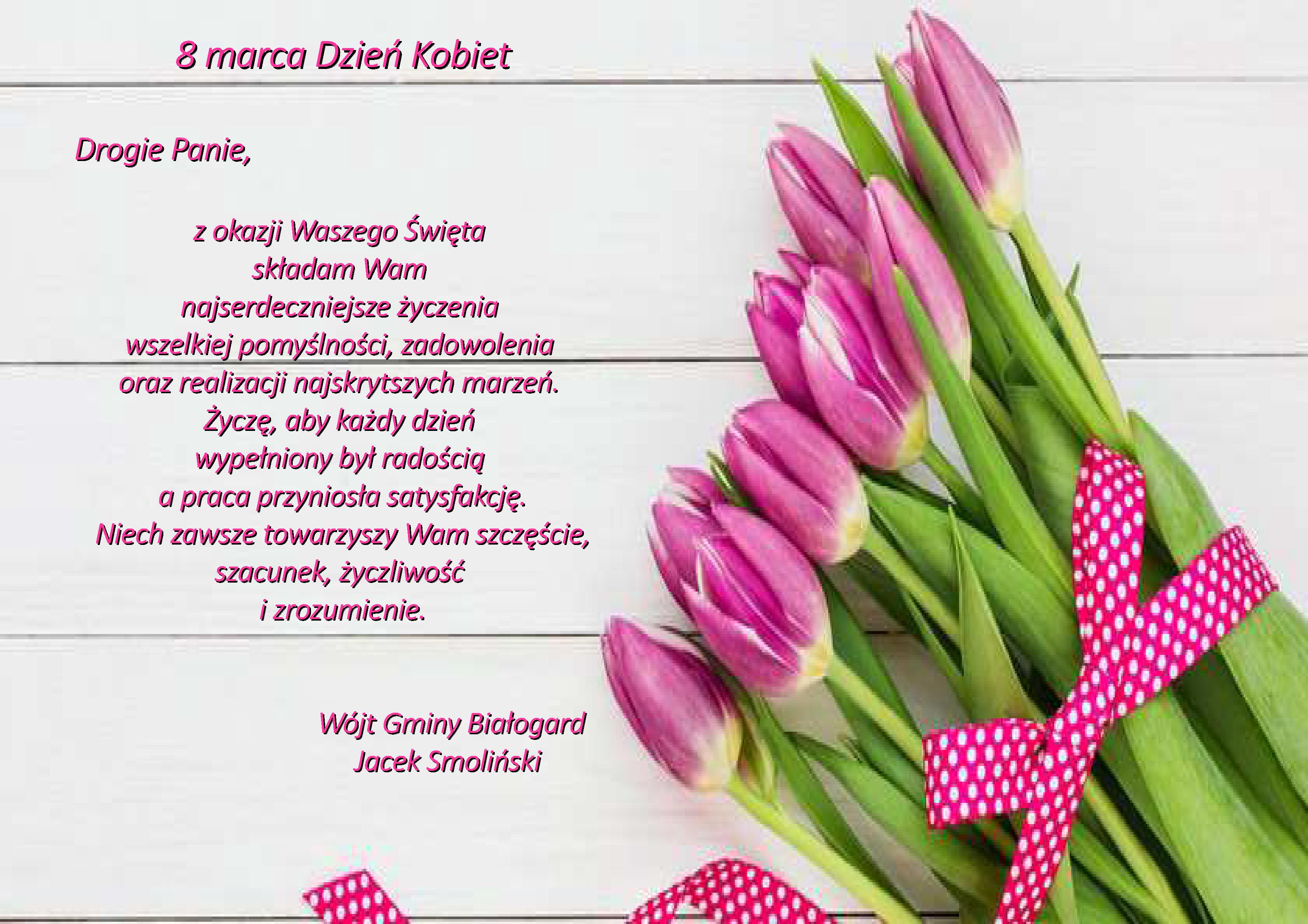 bukiet różowych tulipanów owinięte różową wstążką na jasnym tle 