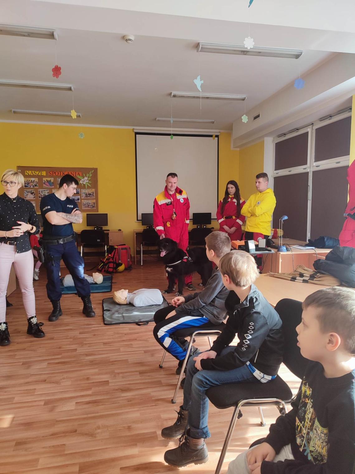 Uczestnicy Bezpiecznych ferii  w bibliotece w Stanominie (2)