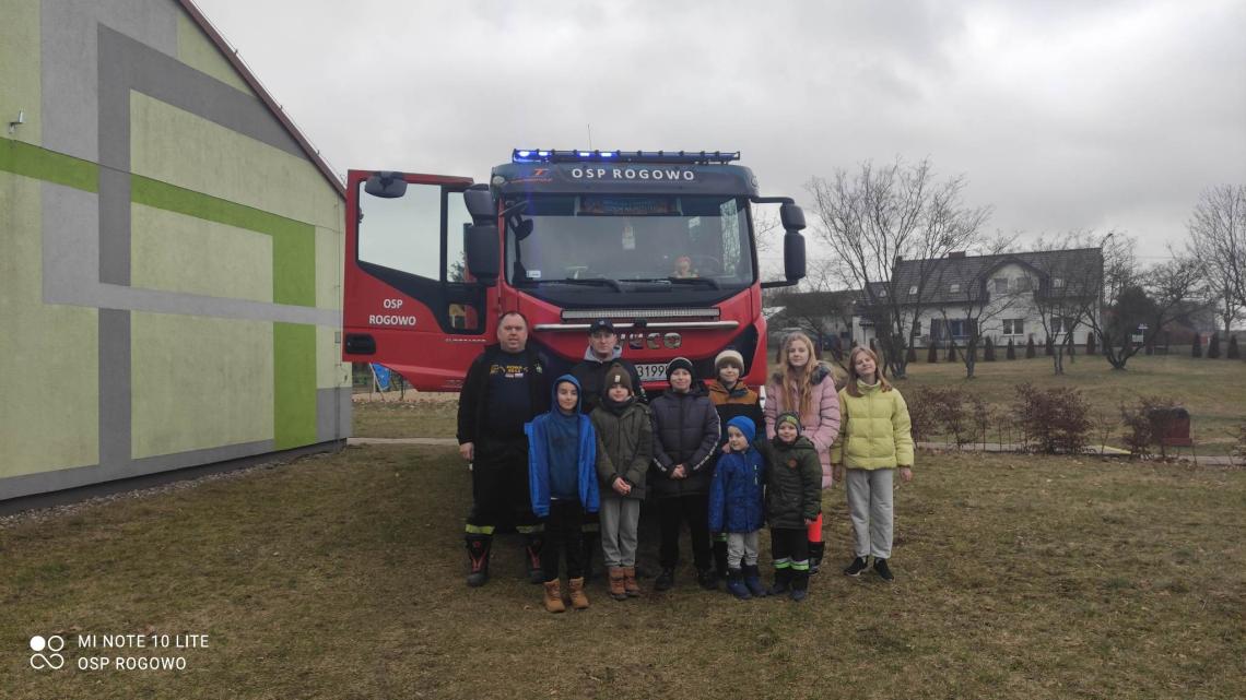 Uczestnicy Bezpiecznych ferii  w bibliotece w Stanominie (2)