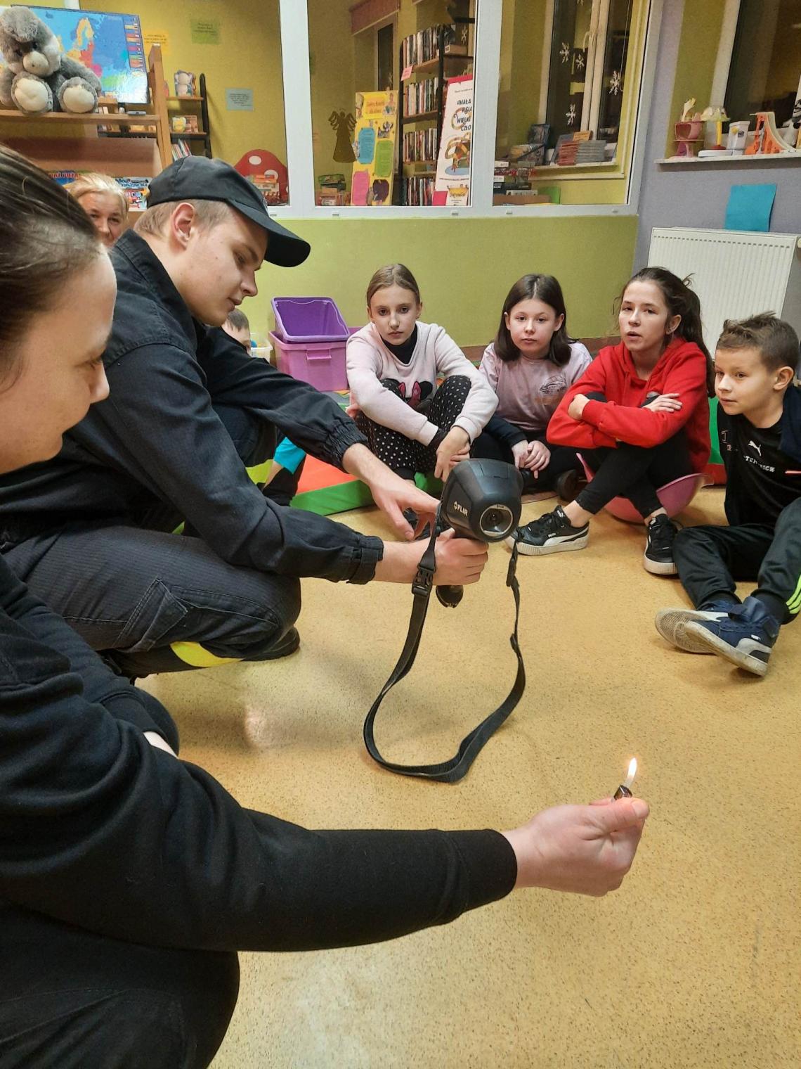 Uczestnicy Bezpiecznych ferii  w bibliotece w Stanominie (2)