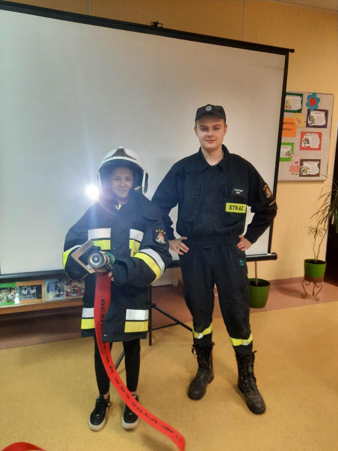 Uczestnicy Bezpiecznych ferii  w bibliotece w Stanominie (2)