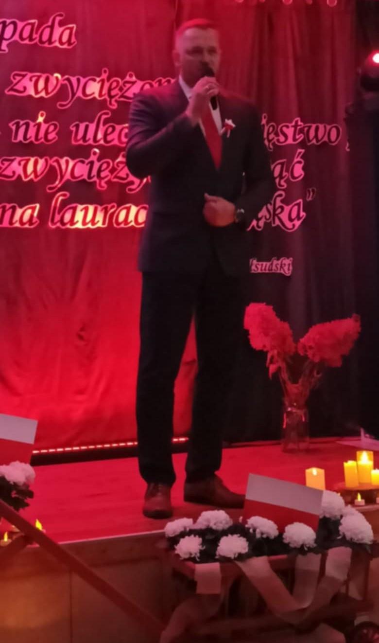 przemówienie Wójta na scenie