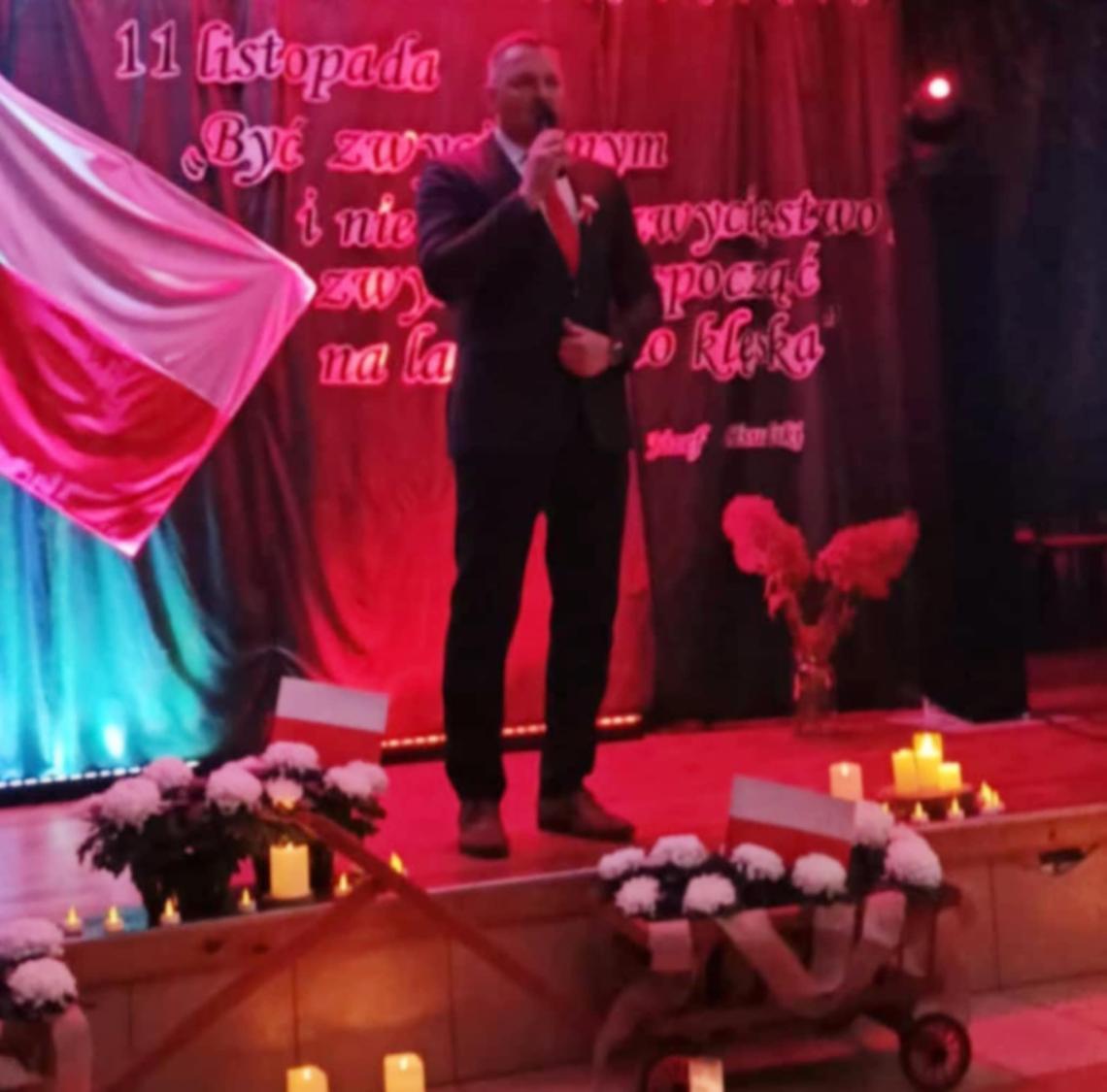 przemówienie Wójta na scenie