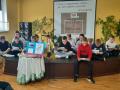 Uczniowie szkoły w Stanominie podczas akcji Narodowe Czytanie